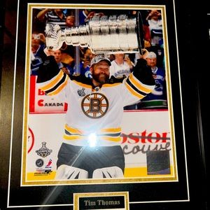 Boston bruins Tim Thomas 2011 Stanley cup